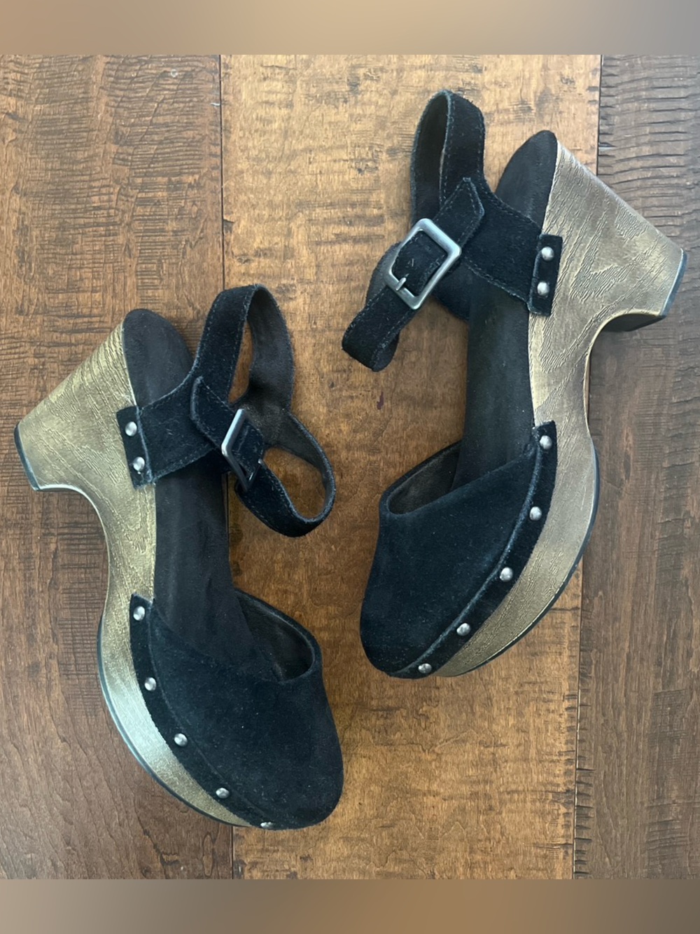 White Mountain black suede platform clogs with buckle straps Sz. 7.5